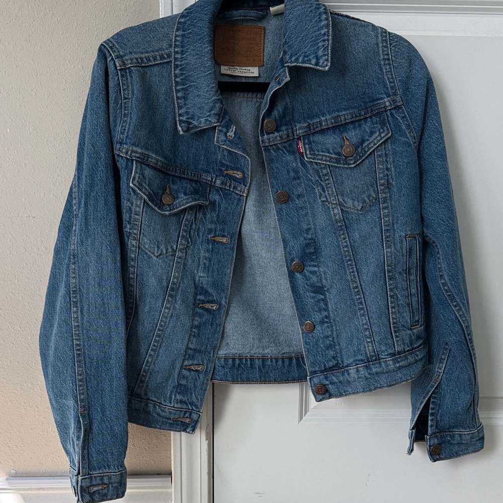 Classic Levi’s Blue Denim Jacket NWOT